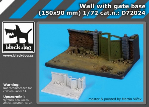 Wall with gate base